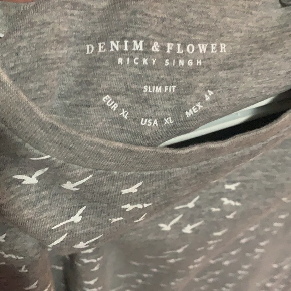 Denim and Flower t shirt. Size XL, slim fit. Fits like a Large - Picture 3 of 3